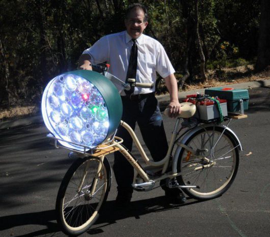 luce led gigante per bicicletta